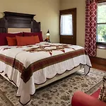 Walnut Lawn Bed And Breakfast