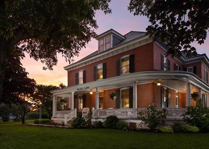Walnut Lawn Bed And Breakfast